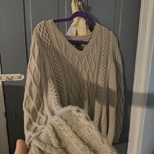 Preswick & Moore V-Neck Sweater - Beige